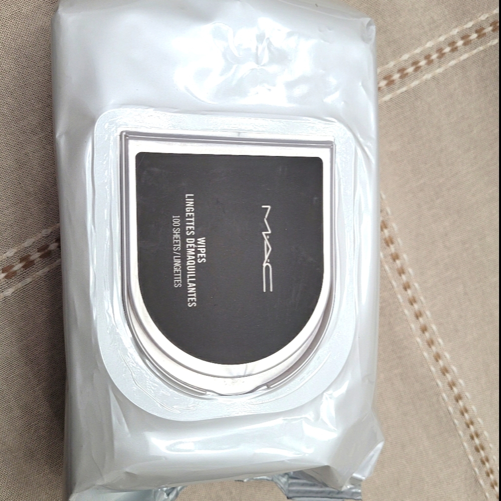MAC makeup wipes
